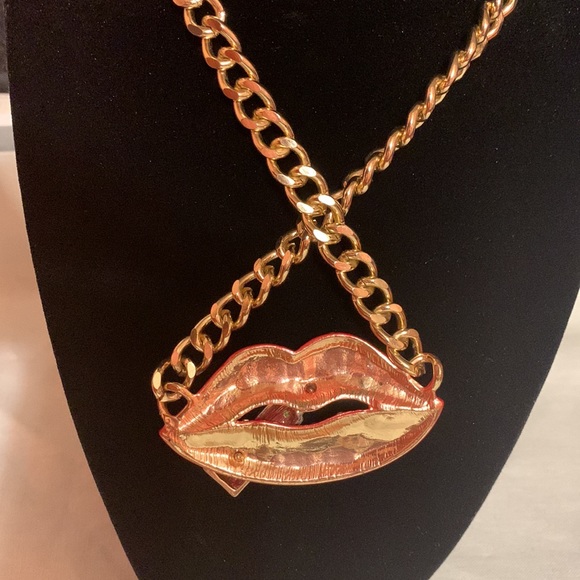 Gold Tone Medium Chunky Chain Lips with Lipstick Necklace with Red Rhinestones - Picture 3 of 3